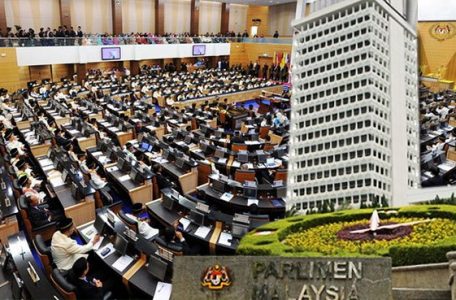 parlimen dewan 456x300 - Now Anwar is “Mulling” Over Whether to Betray His Electors
