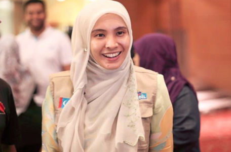 yb 890x700 c 456x300 - Back The Great and the Good  Nurul Izzah: From Golden Girl to MP in Need of Help in Seven Short Days Nurul Izzah: From Golden Girl to MP in Need of Help in Seven Short Days