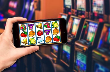 differences between online slots and land based slots  456x300 - How To Have An Amazing First Time Experience At The Casino